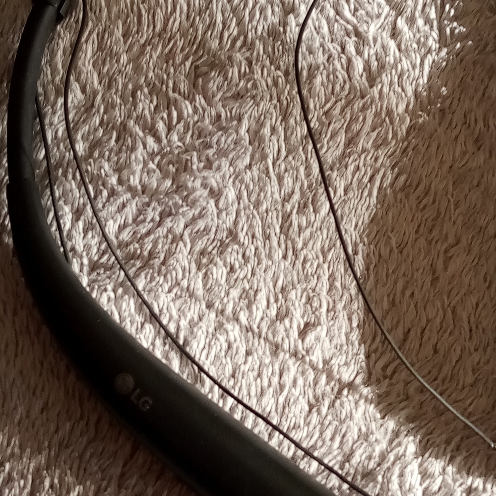 LG Black Earbud Headphones